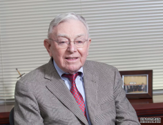 霍尔曼公司名誉主席约瑟夫·霍尔曼去世，享年93岁